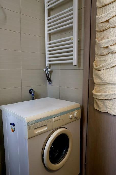 Fly Me To The Moon! Apartment Атина Екстериор снимка
